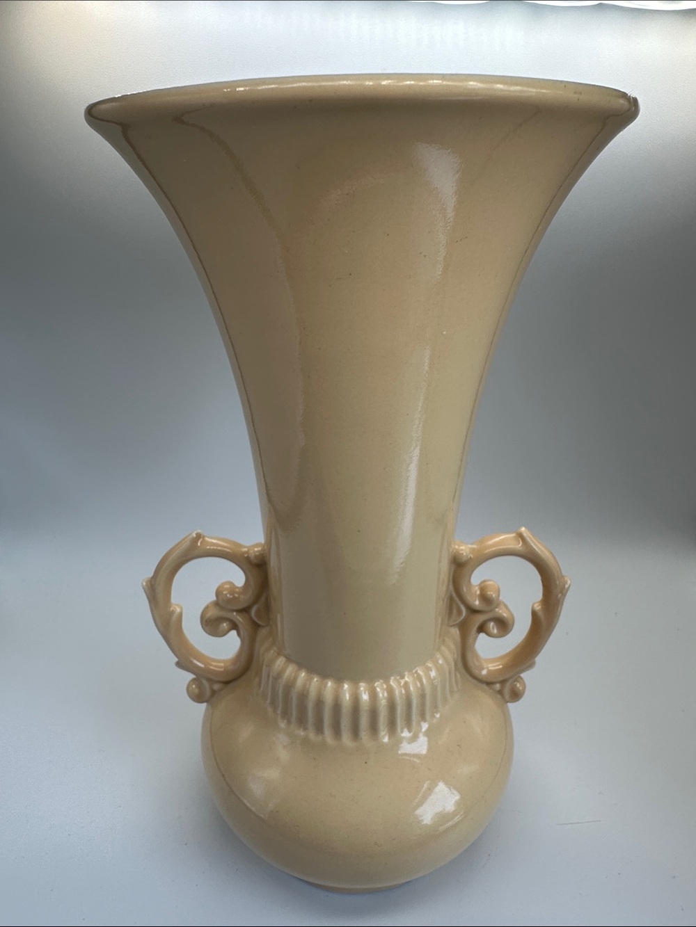 Vintage Abingdon USA Pottery 9” Vase Beige Handled Art Deco 1940s Stamped #520🌹💐